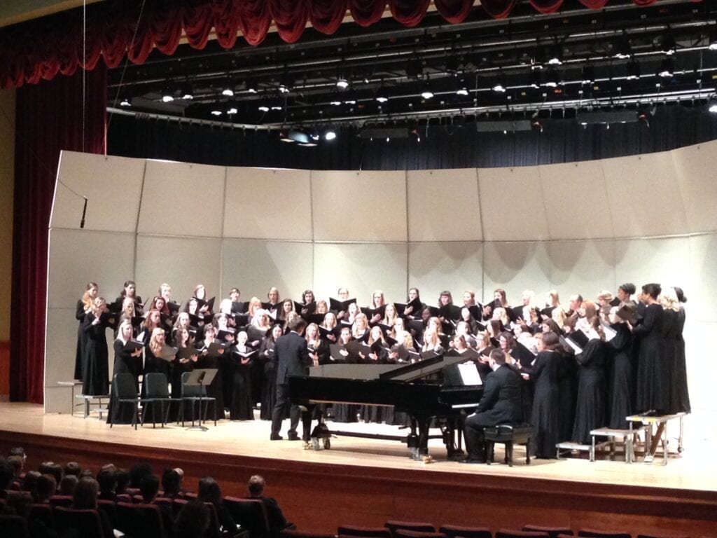 Fall concert kicks off 2013-2014 choral season