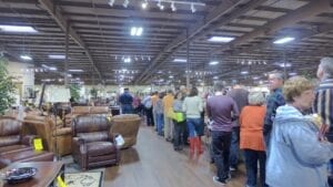 Fans line up inside Knoxville Wholesale Furniture to take photos with and get autographs from celebrity chef Paula Deen.//Photo by Jenna Beaudin