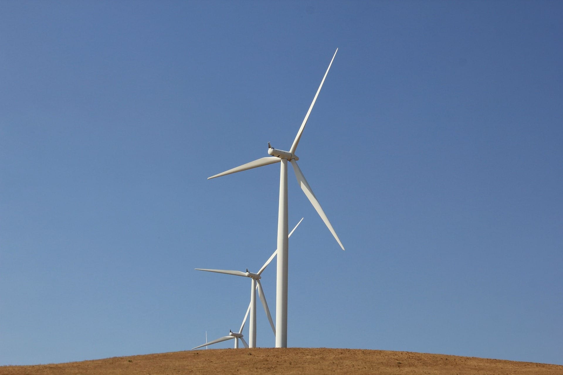 wind-turbine-937715_1920