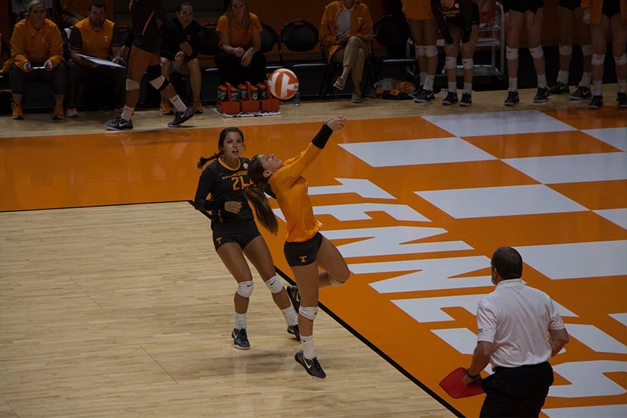 Tennessee volleyball splits two games to finish road trip | Tennessee