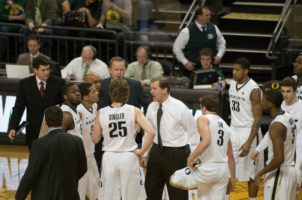 Dana_Altman_talks_to_players