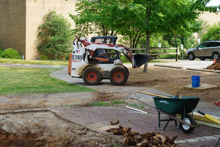 An alumnus volunteer takes part in beautification efforts as part of KT Days 2019. (Courtesy of Maryville College)